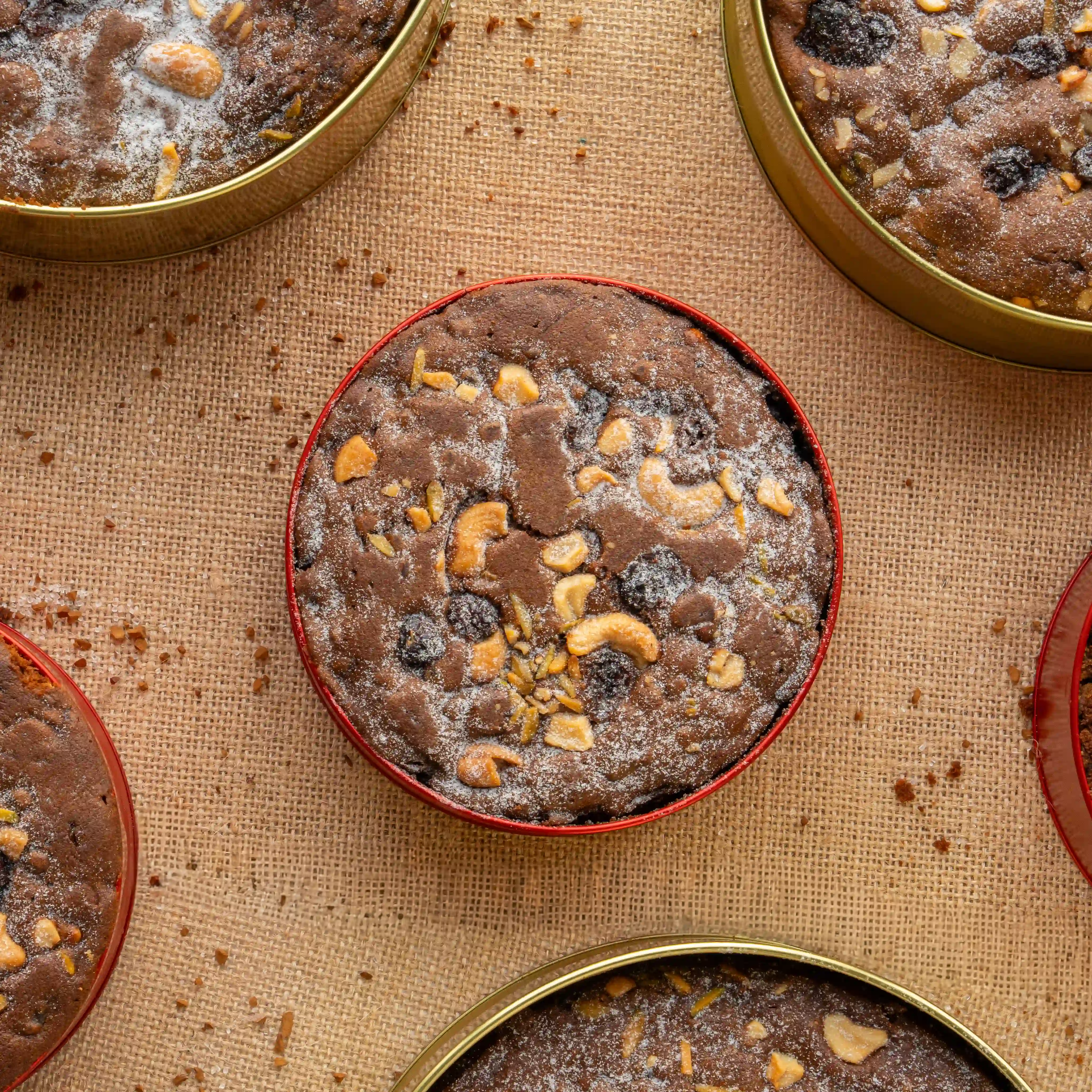 500 gms classic plum cake topped with dried fruits and nuts