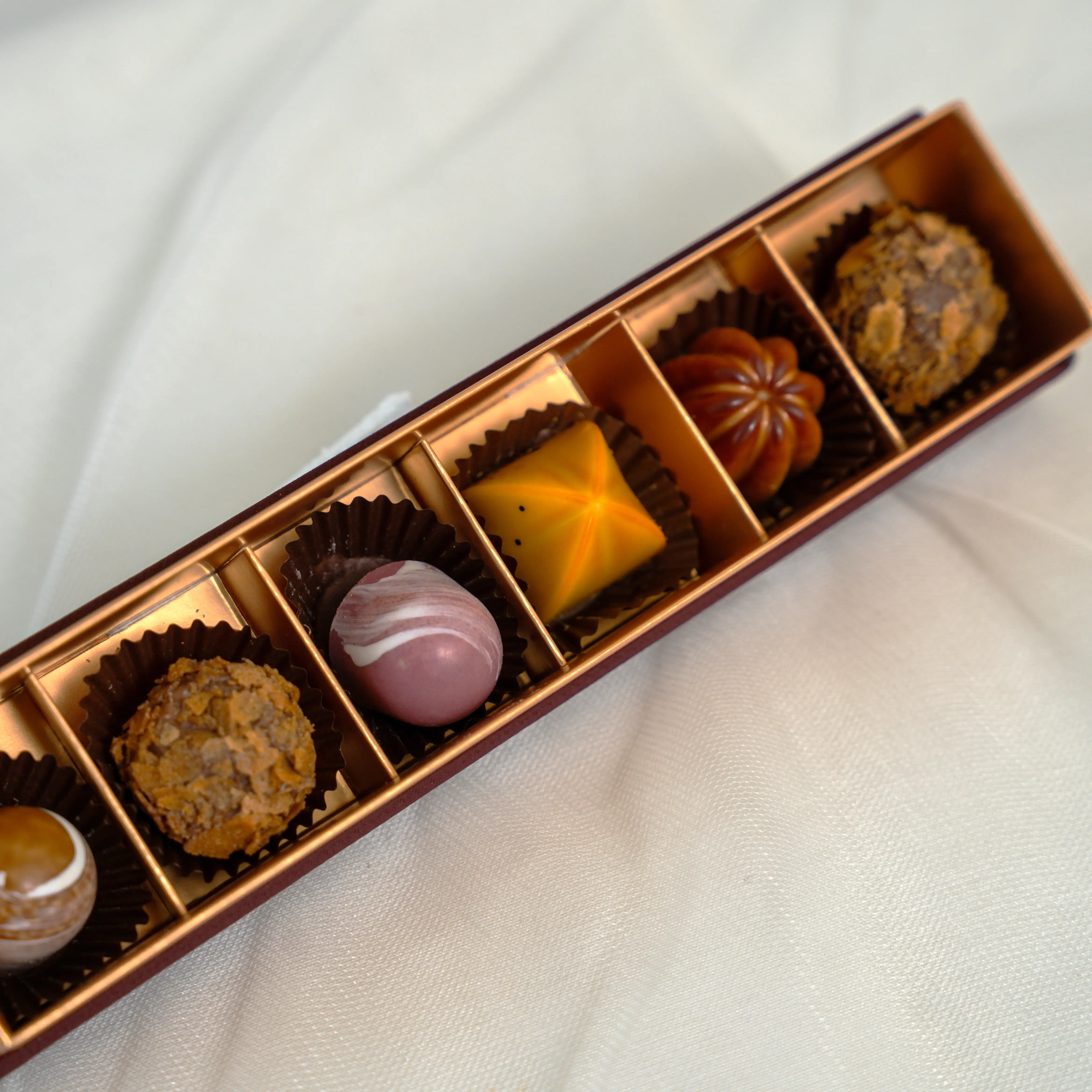 A Pistache Petite Indulgence 6 Pcs Chocolate Box