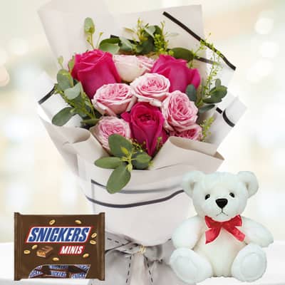 3 dark pink and 7 light pink roses