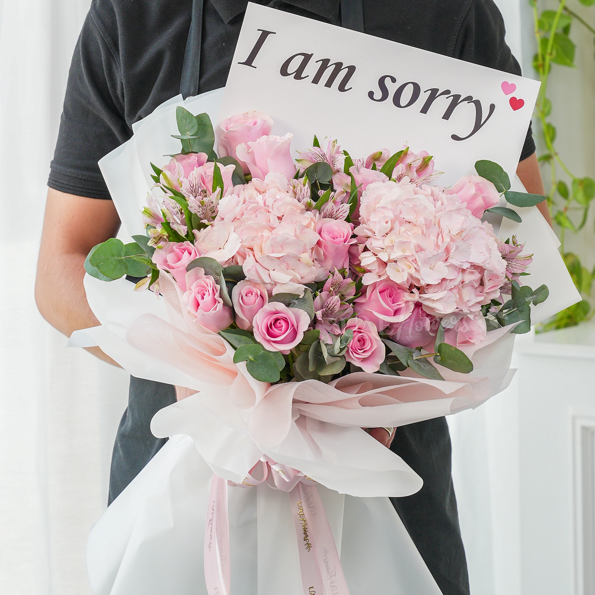 Bouquet of 12 pink roses, 2 pink hydrangeas and 3 pink alstromeria with green fillers