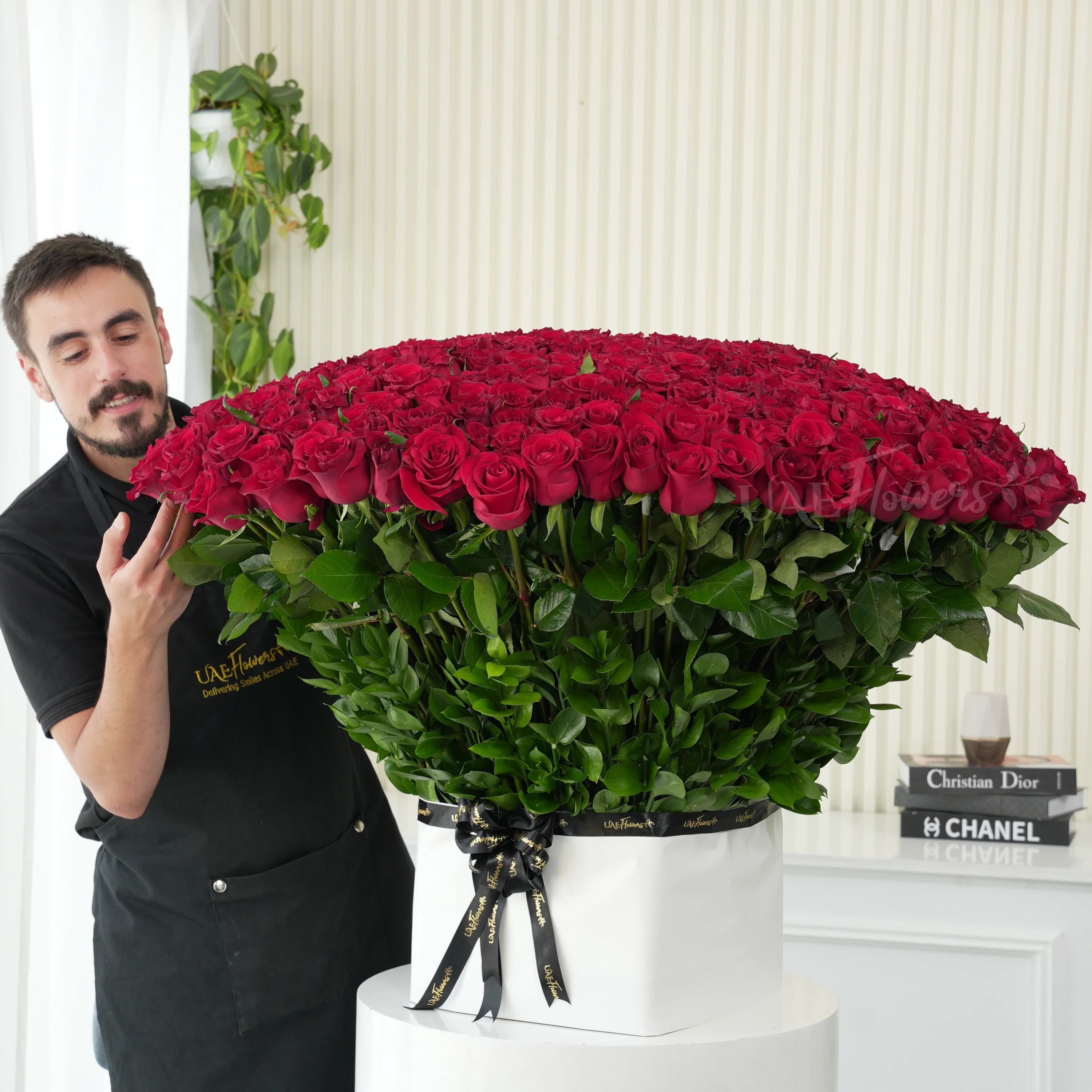 Bouquet of 500 Red Roses with green fillers