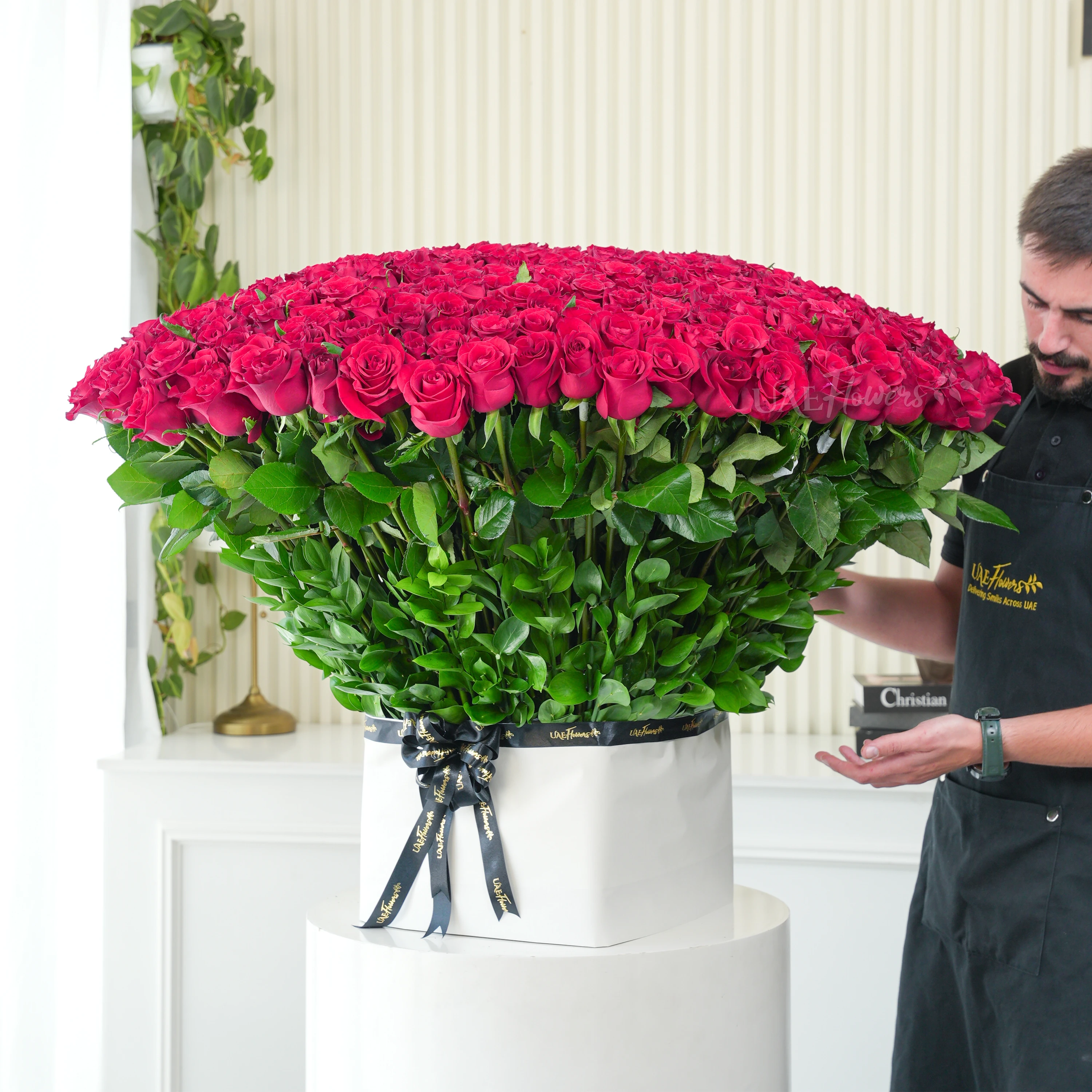Bouquet of 500 Red Roses with green fillers