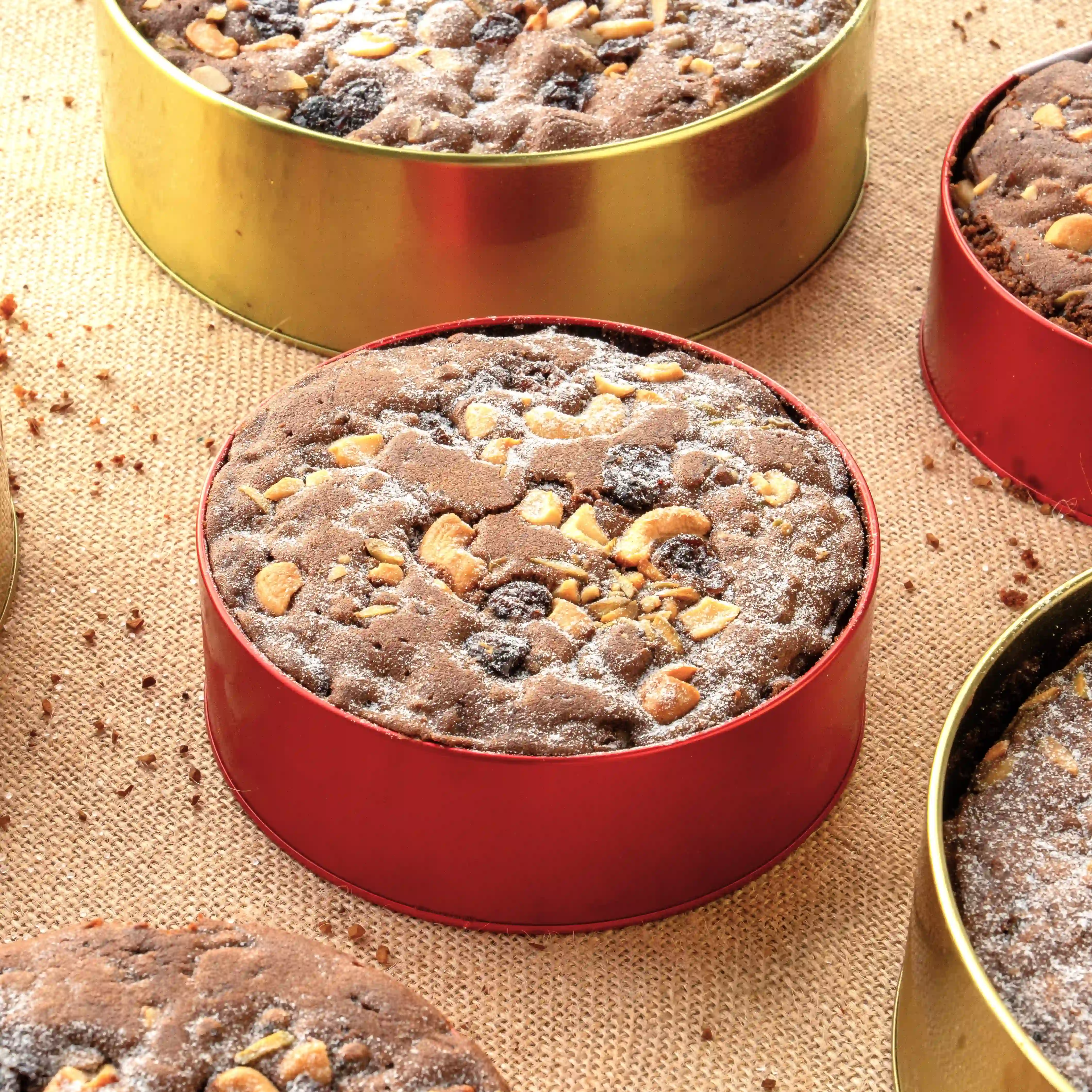 500 gms classic plum cake topped with dried fruits and nuts