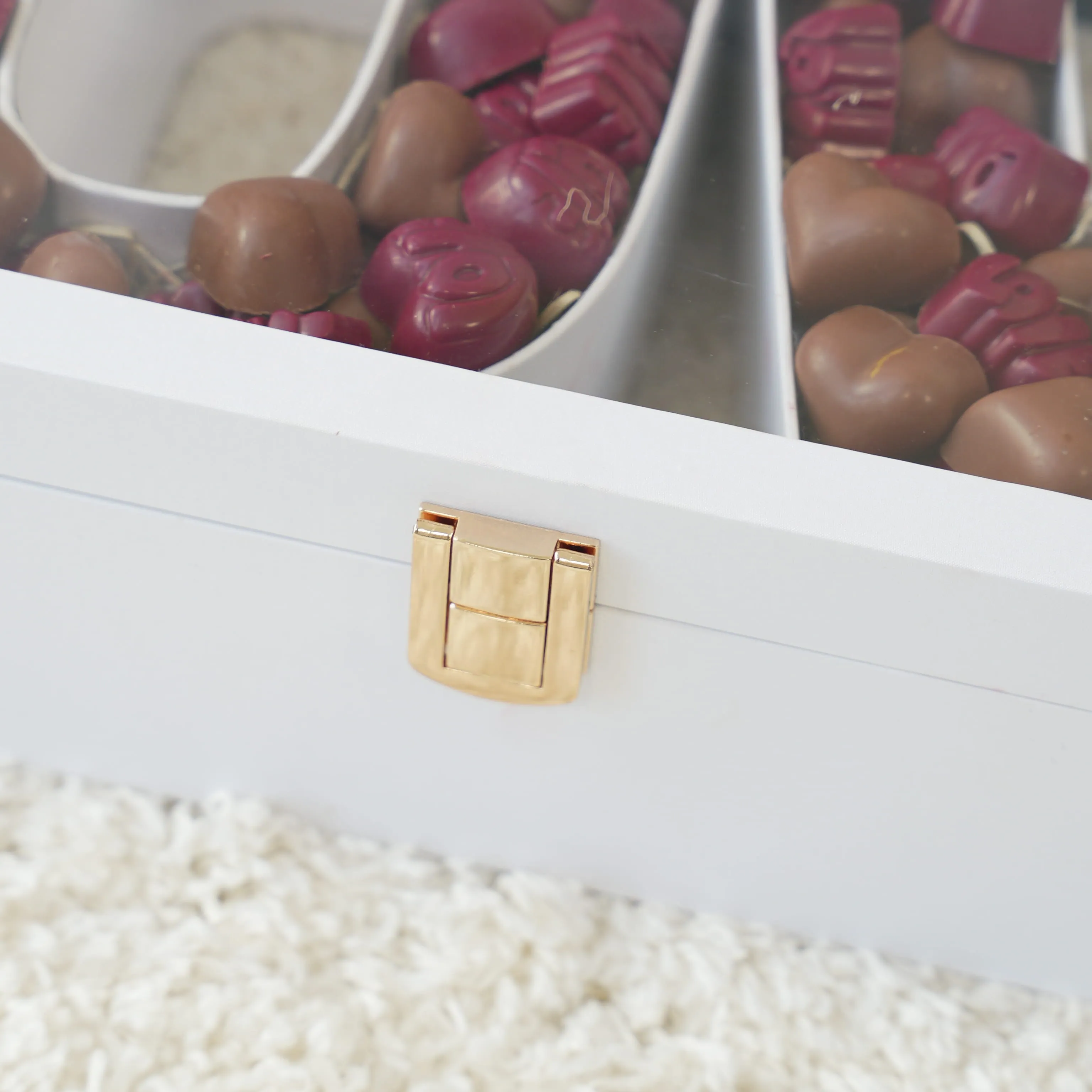 2 KG Assorted Chocolates In Love Box