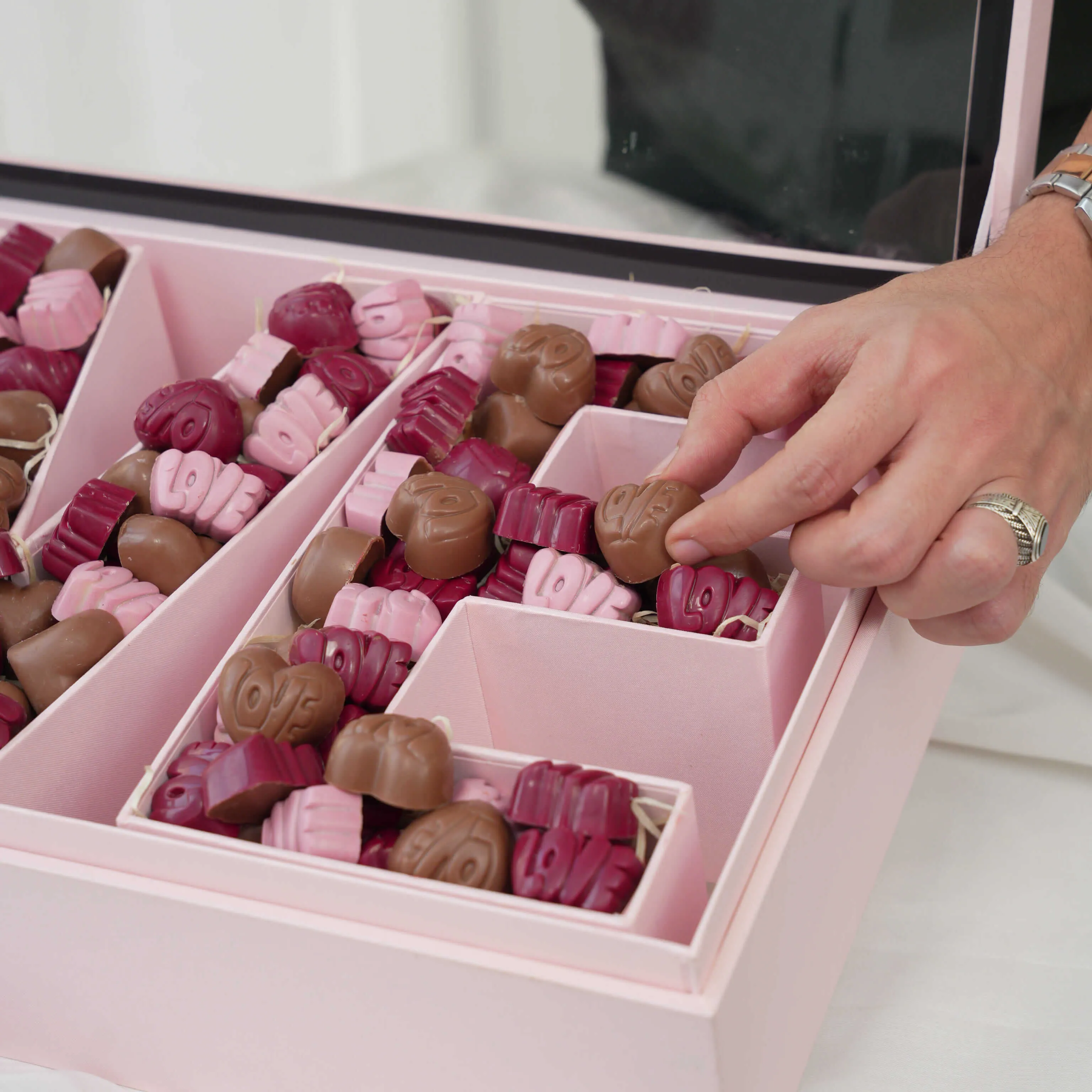 2 KG Assorted Chocolates In Love Box