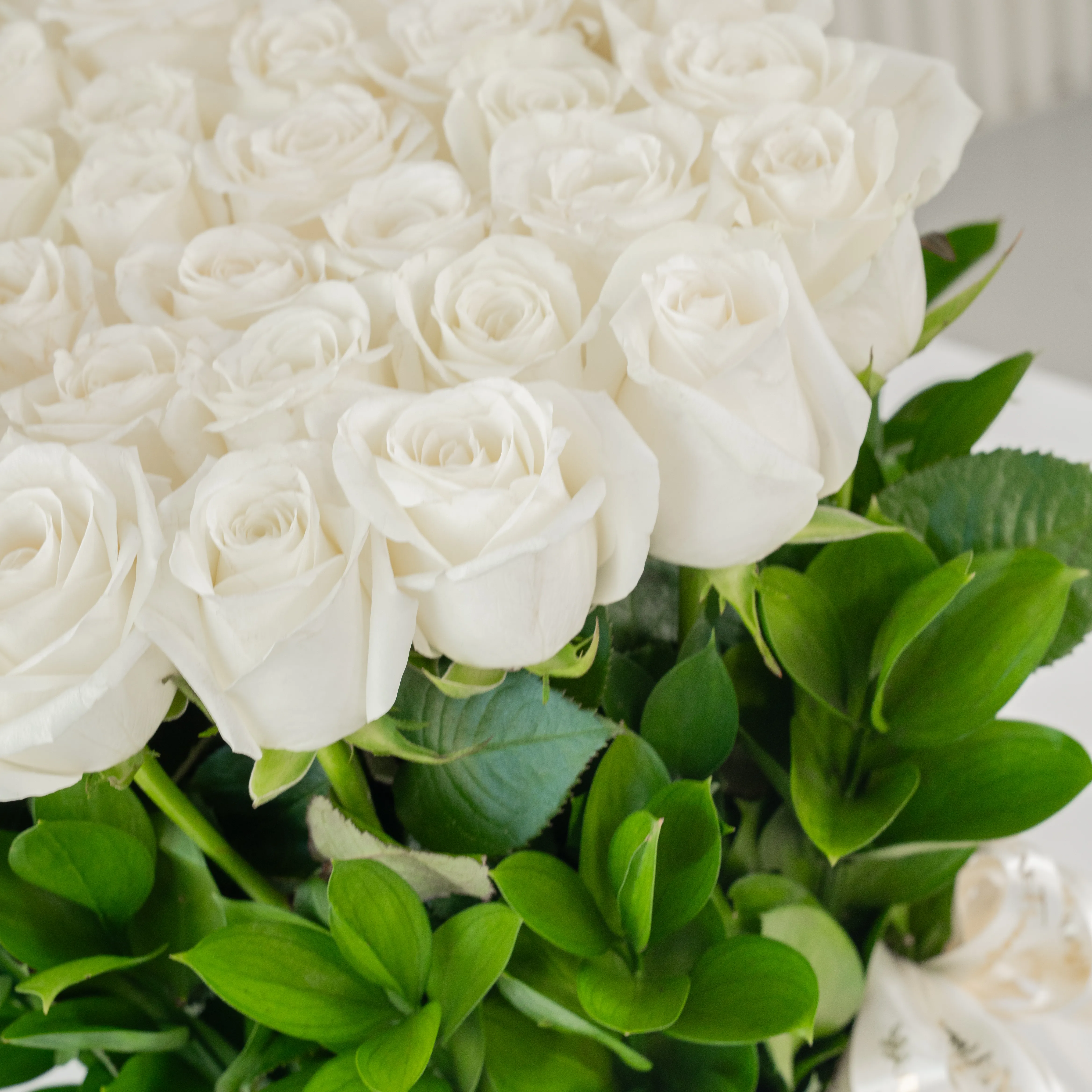 18 White Roses in a Basket