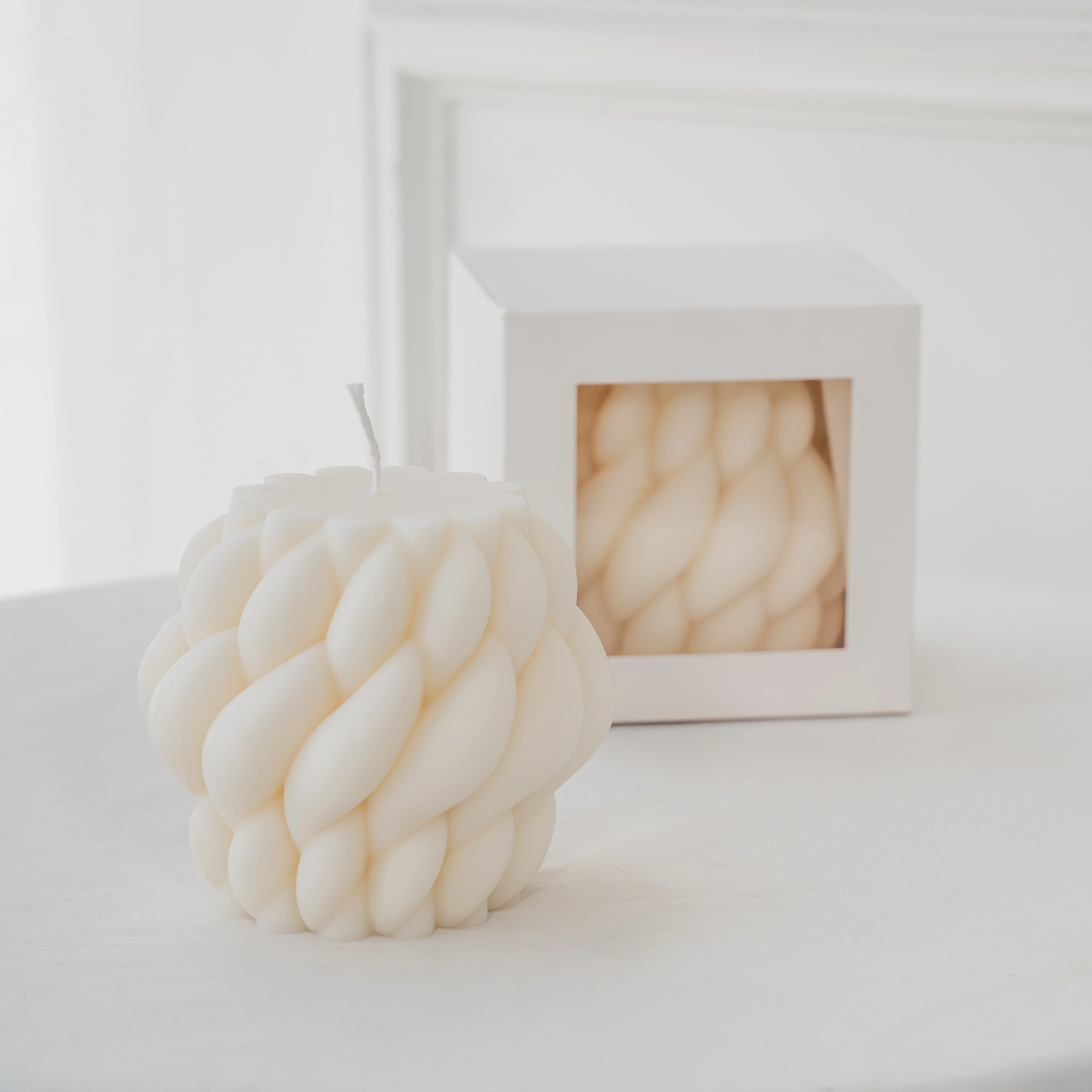 Minimal white decorative candle for home decor available for delivery in Dubai Abu Dhabi Sharjah UAE