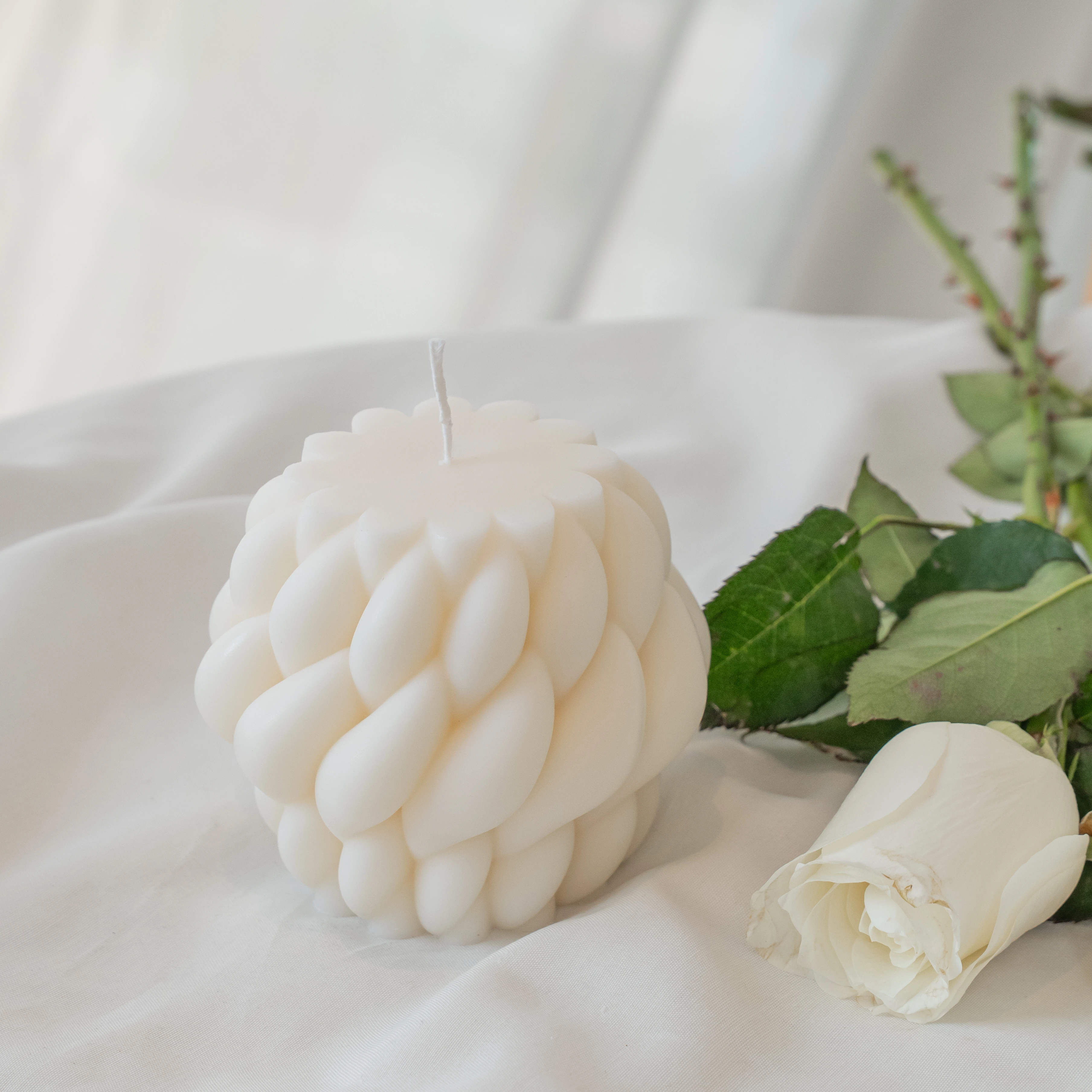 Minimal white decorative candle for home decor available for delivery in Dubai Abu Dhabi Sharjah UAE