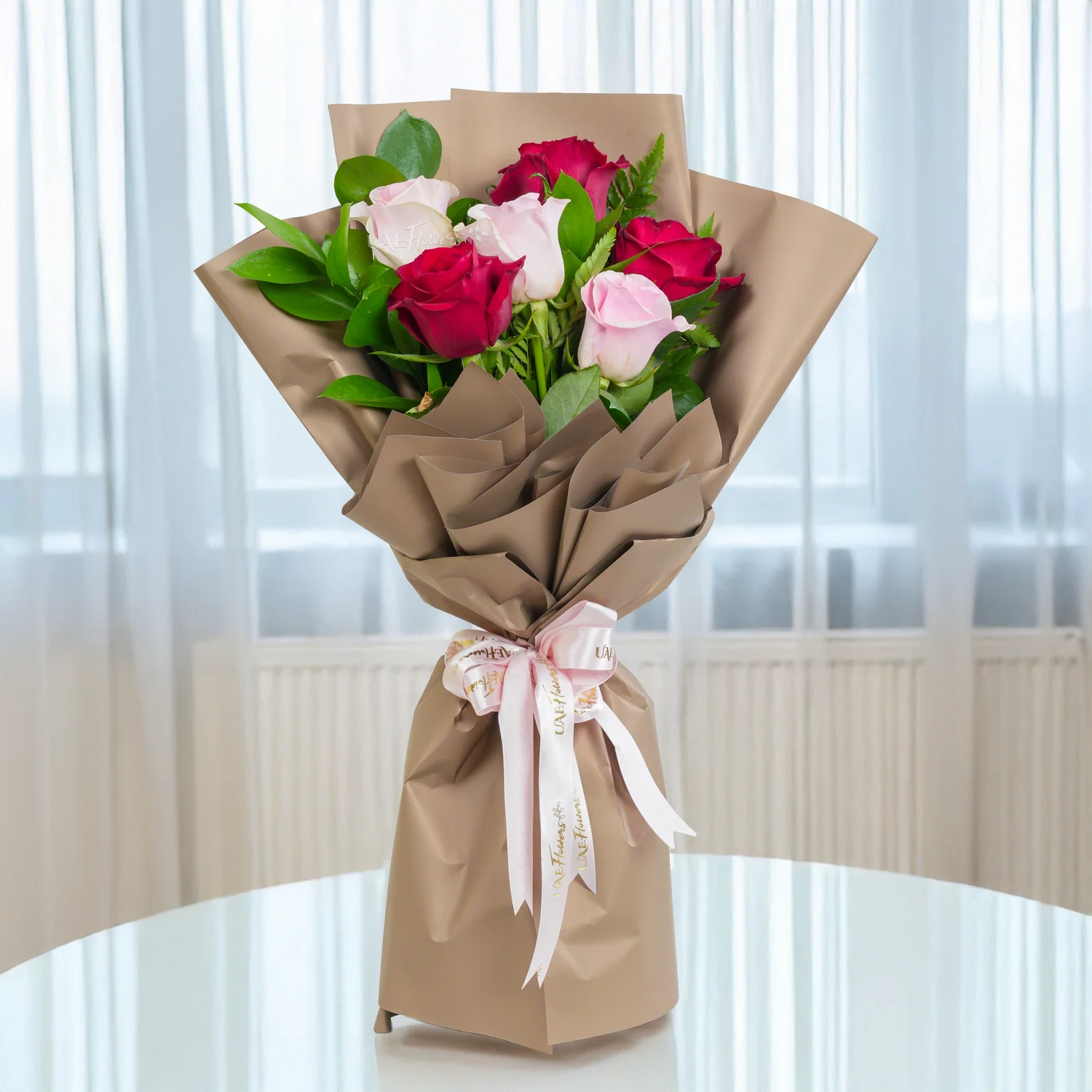 Bouquet of 6 red & pink roses with 1 kg Black Forest Cake & 6 pcs Golden Latex Balloon.