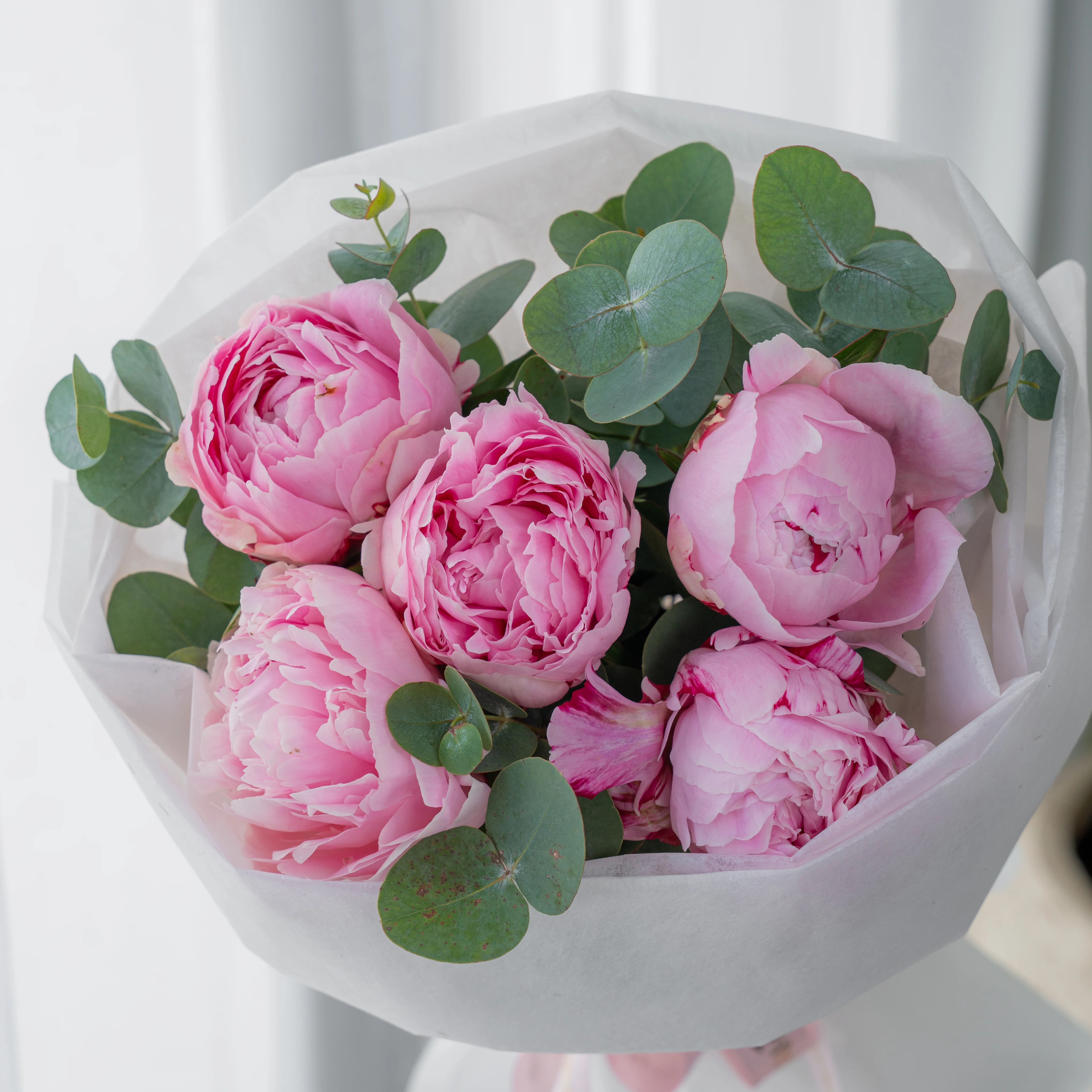 bouquet of 5 pink peonies with fillers