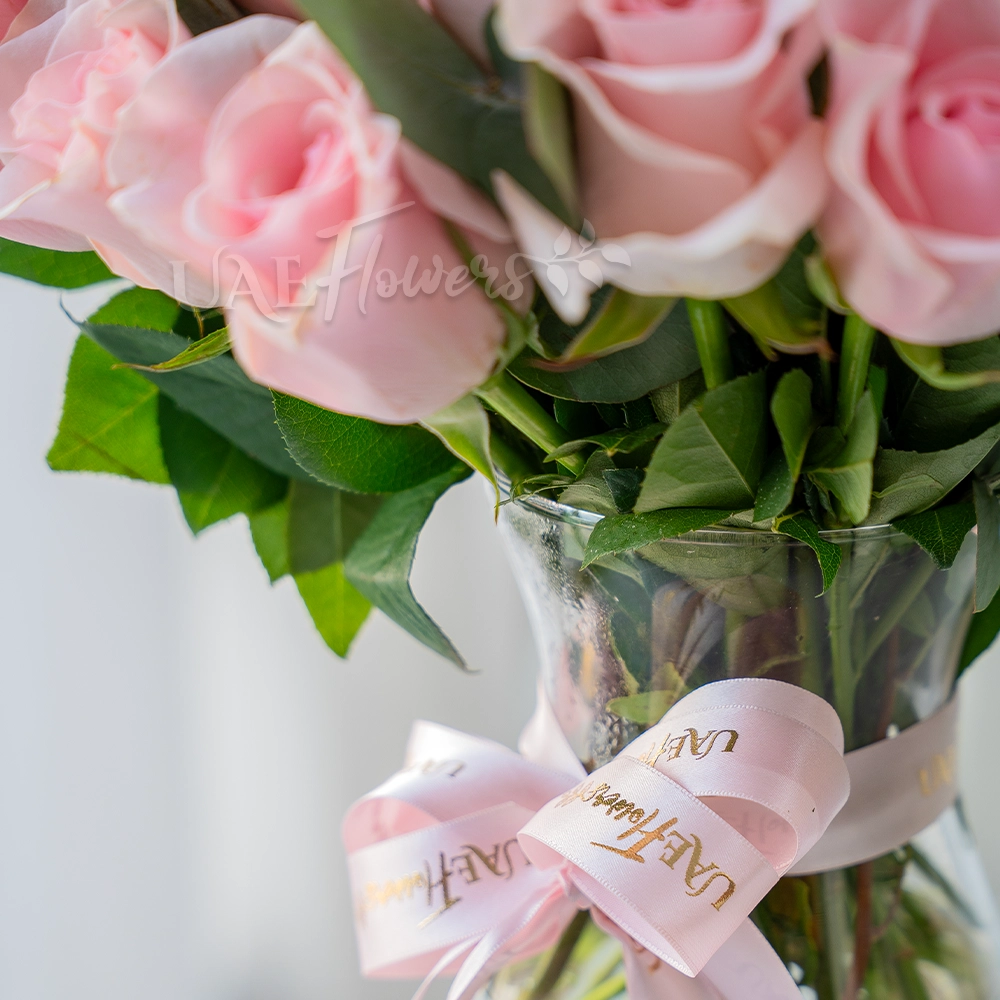 30 pink roses in glass vase arrangement