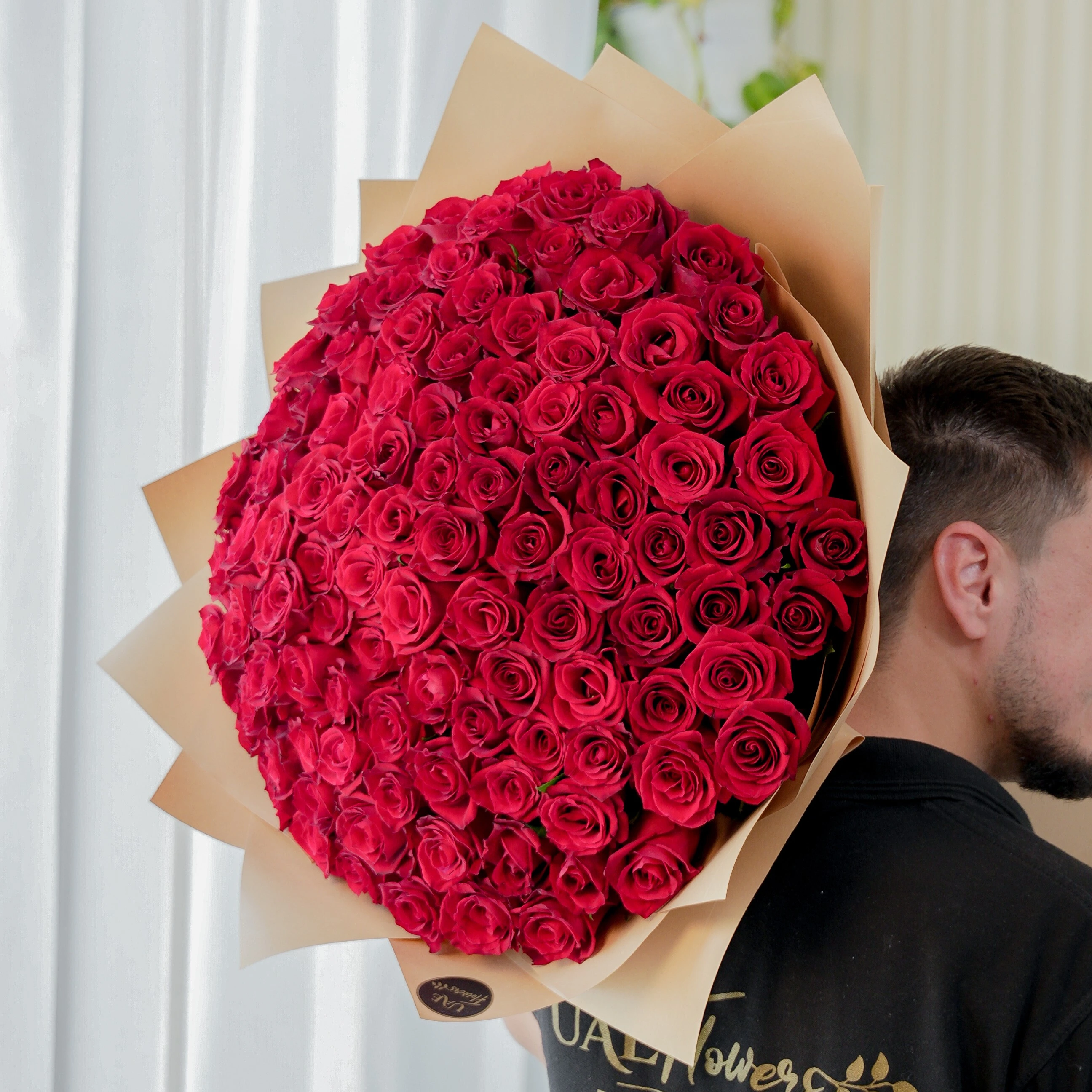 bouquet of 100 red roses